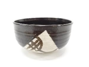 春山造　黒織部　茶碗